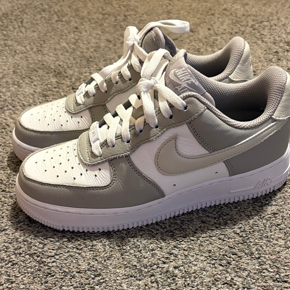 Nike Gray and White Nike air shoes